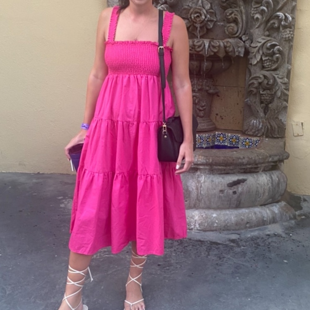 Pink flowy dress - size small but stretchy, worn once